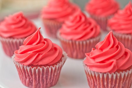 Strawberry Cup Cakes 18 Piece  - Expressluv.in