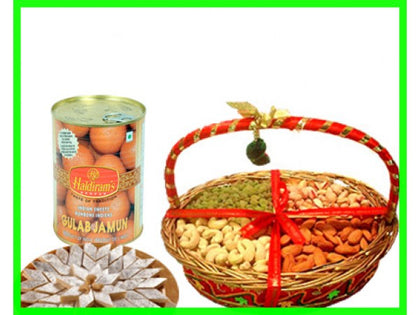 Rich Combo Of Dry fruits and Sweets  - Expressluv.in