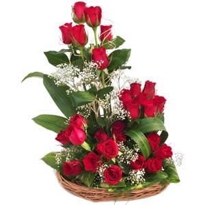most beautiful red roses flower bouquet, best bouquet for anniversary gift